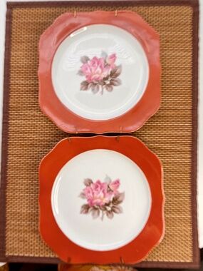 Set of 2 VTG  Square Nippon Toki Kaisha Red Decorative Wall Plate Pink Roses 8"